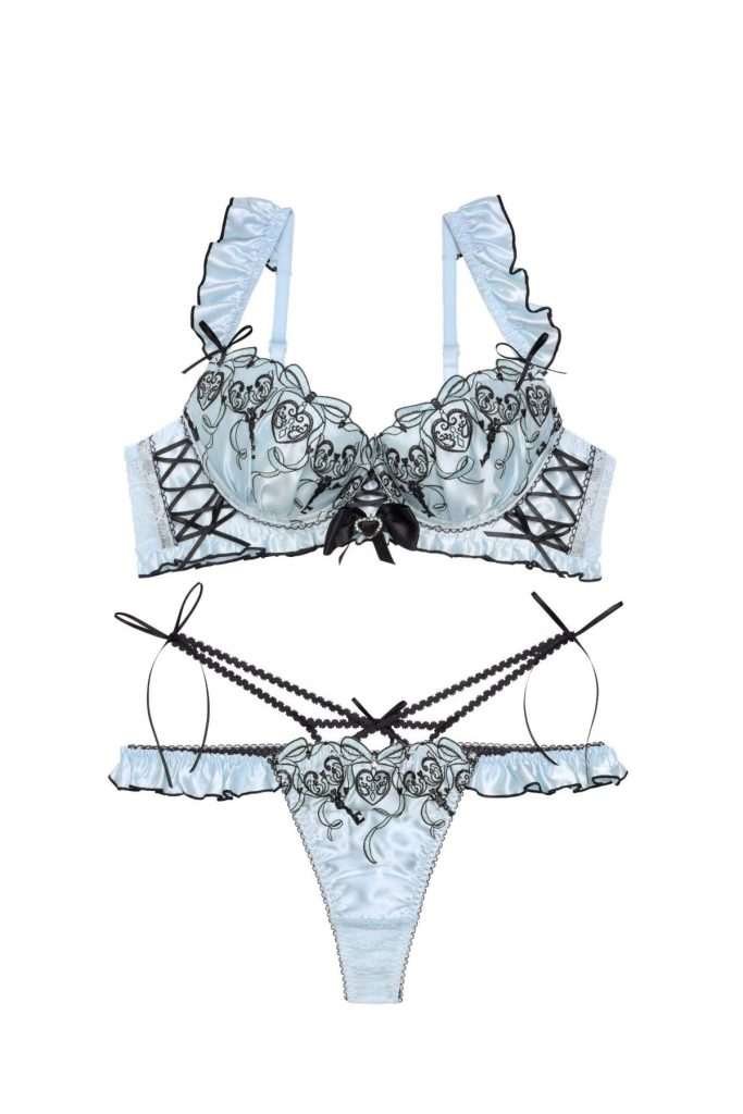 whip❤︎bunny Gothic Ribbon Heartlock Bra