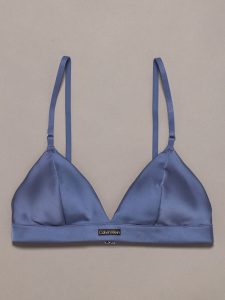 Calvin Klein (カルバンクライン) Signature Satin ライトリーライントライアングルブラ